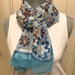 Long oblong scarf blue brown white